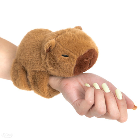 PLUSZOWA KAPIBARA NA RĘKĘ