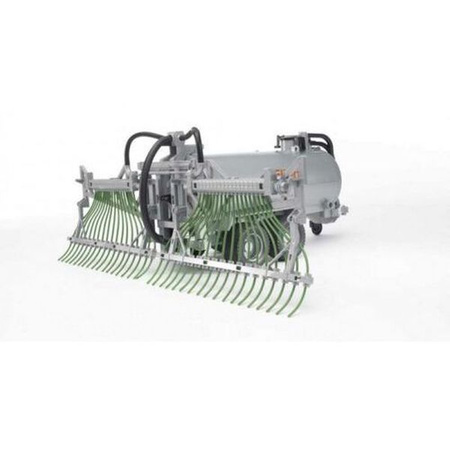 Bruder 02020 Przyczepa cysterna Fliegl ze zraszaczem